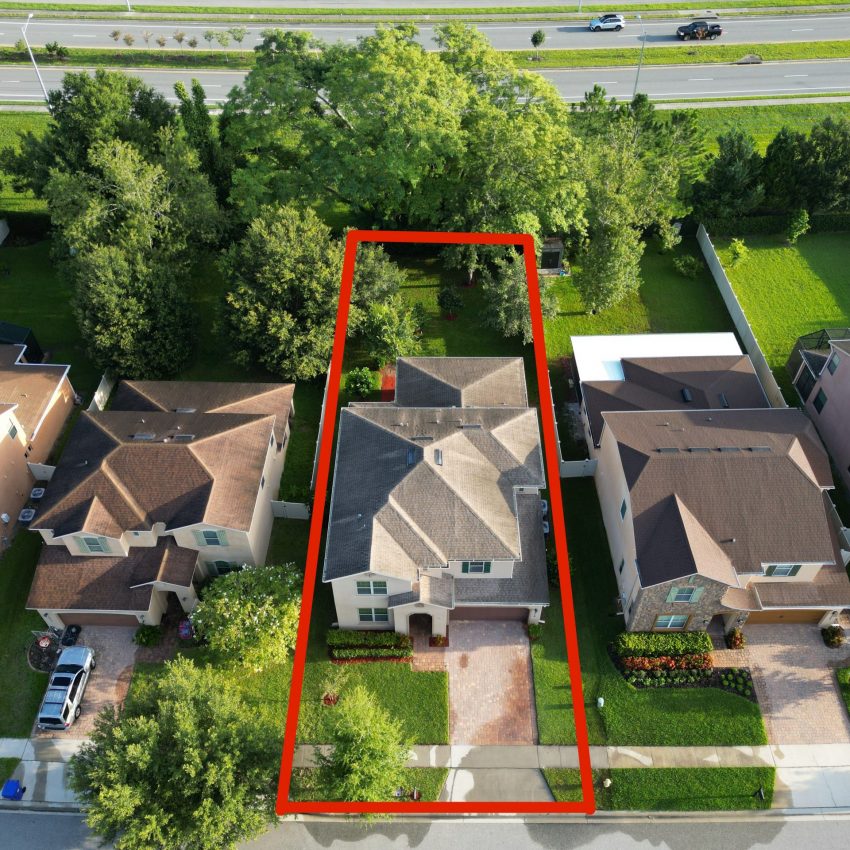 Aerial picture of residential home in Florida.